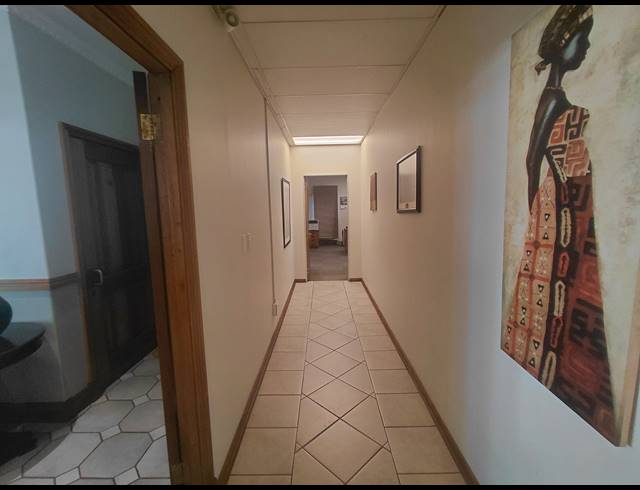 573M² OFFICE FOR SALE IN BRYANSTON